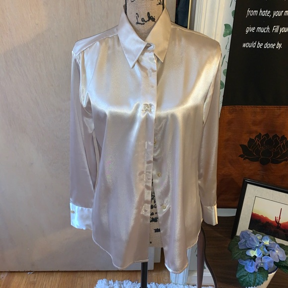 Jaclyn Smith Tops - ‼️LAST WEEK AVAILABLE ‼️ Jaclyn Smith gold blouse